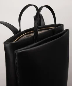 Mattnat Studio 901 REIGN Vegan Backpack - APPLESKIN™ 31 Mattnat Studio 901 REIGN Vegan Backpack - APPLESKIN™